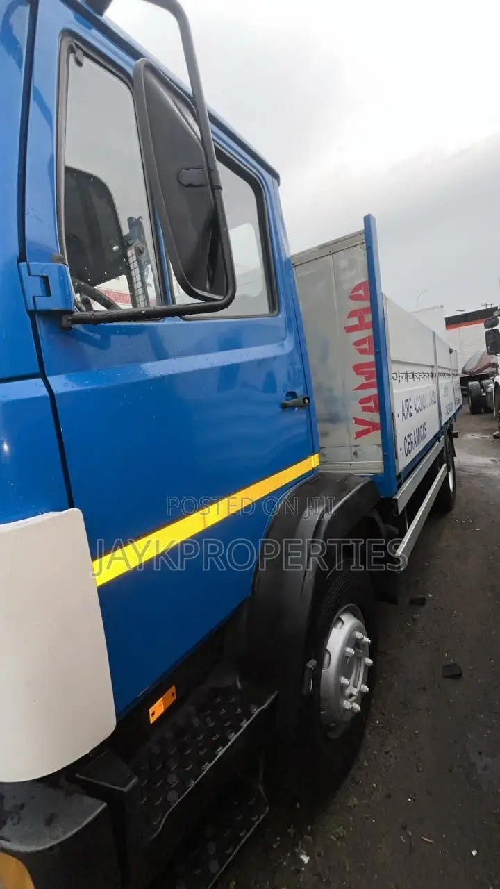 Mercedes Benz Pick Up Truck