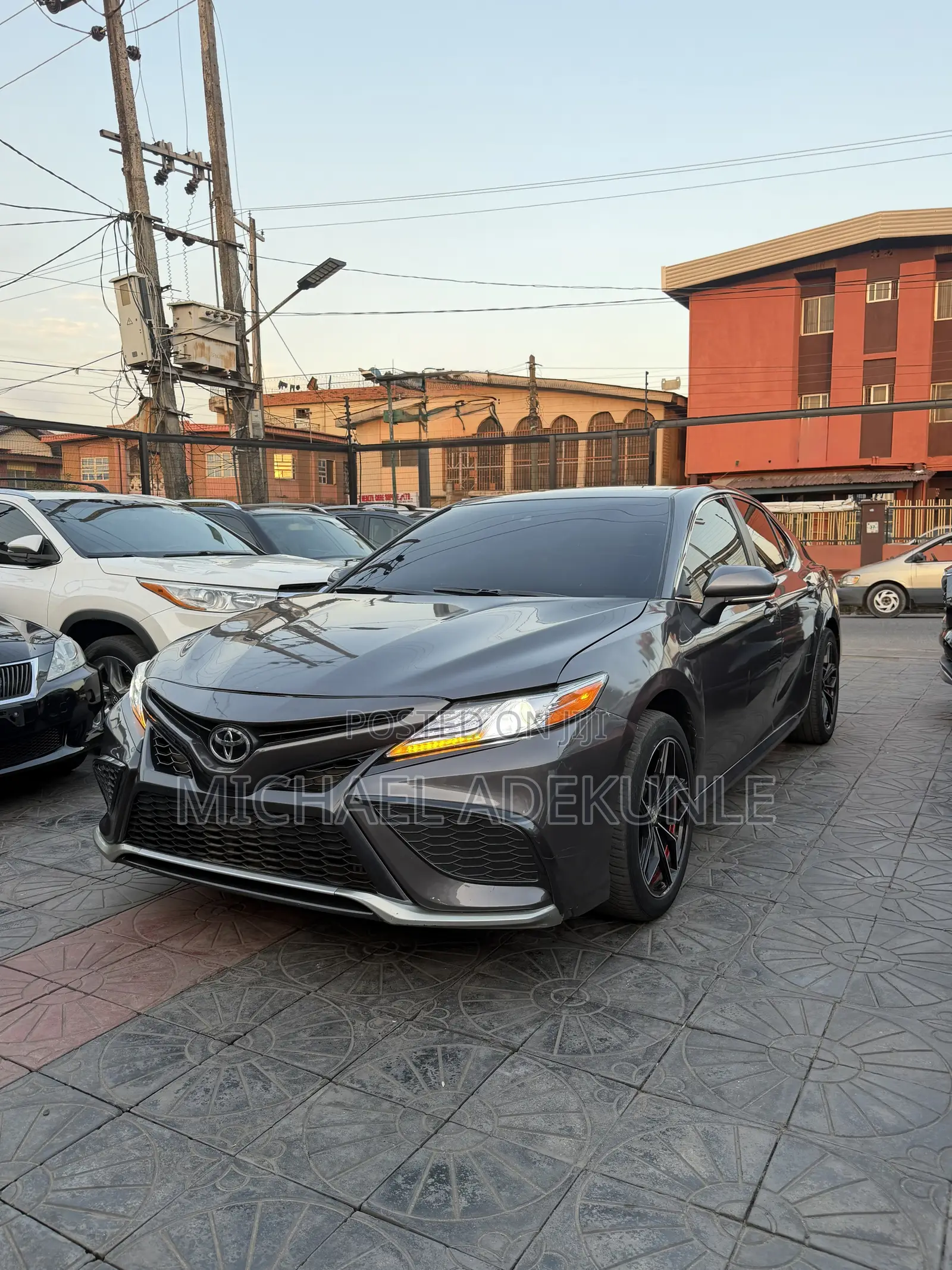 Toyota Camry XLE FWD (2.5L 4cyl 8AM) 2018 Gray