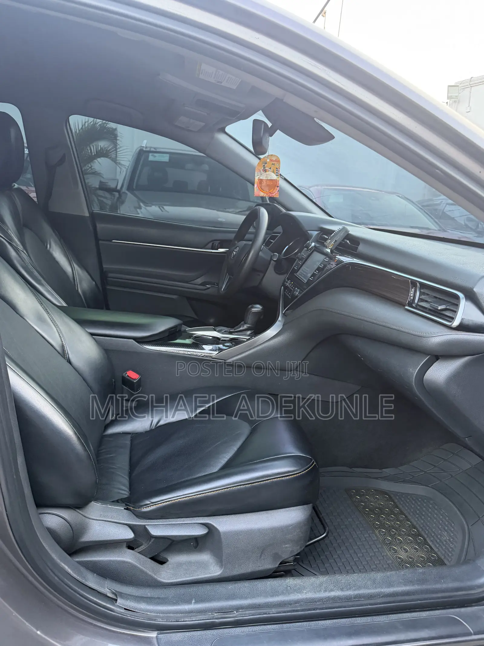 Toyota Camry XLE FWD (2.5L 4cyl 8AM) 2018 Gray