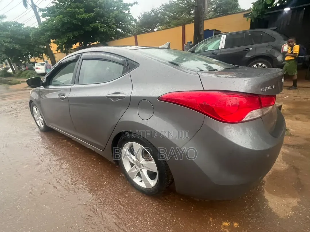 Hyundai Elantra GLS Sedan FWD (1.8L 4cyl 6A) 2013 Gray