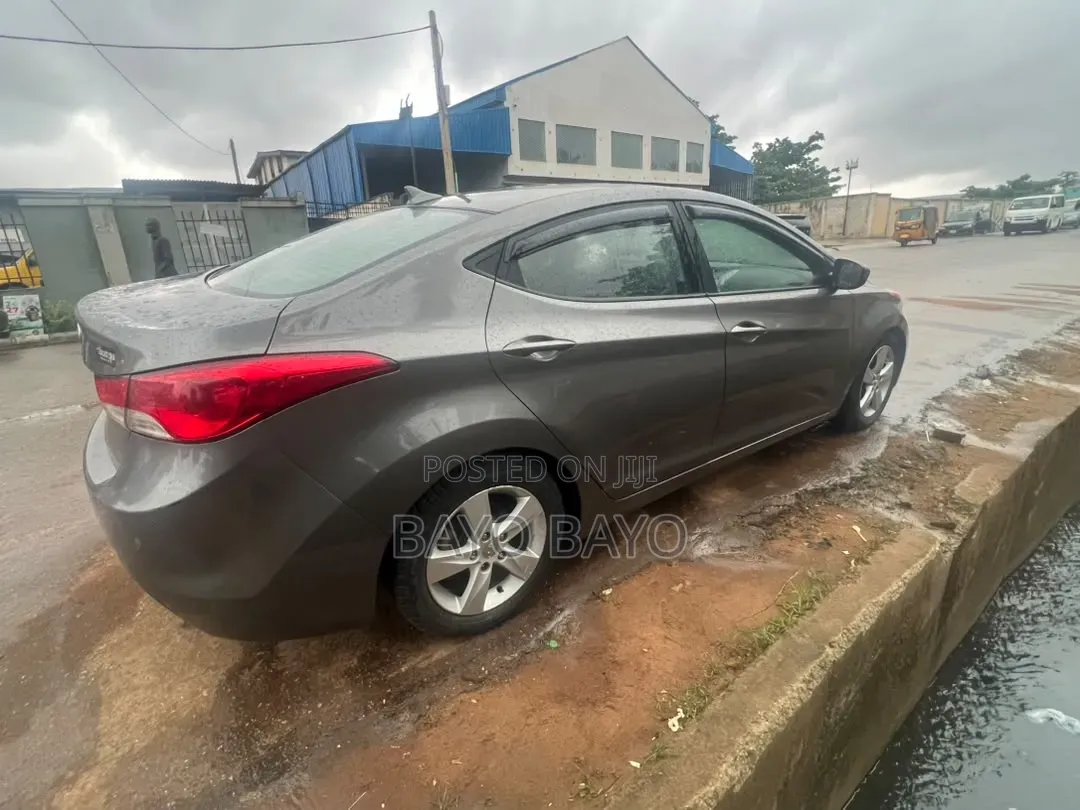 Hyundai Elantra GLS Sedan FWD (1.8L 4cyl 6A) 2013 Gray