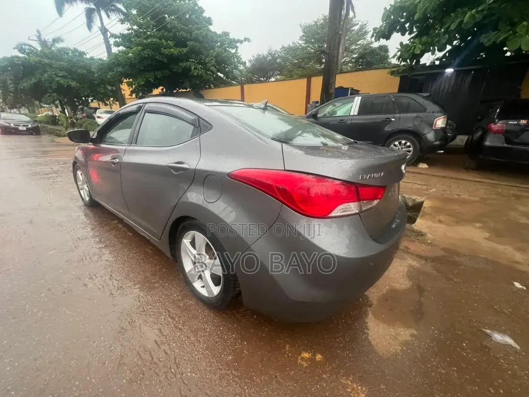 Hyundai Elantra GLS Sedan FWD (1.8L 4cyl 6A) 2013 Gray
