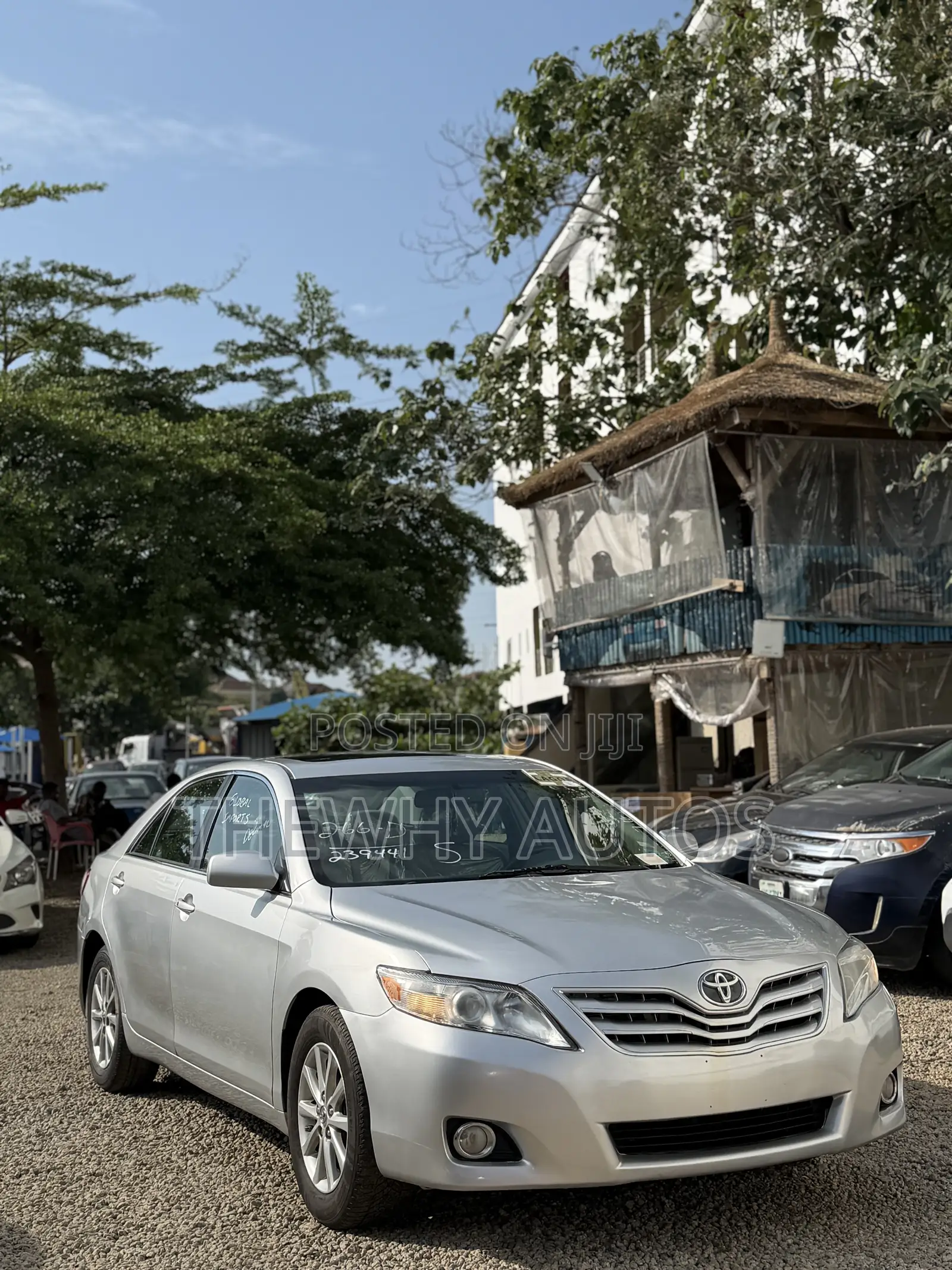 Toyota Camry XLE 4dr Sedan (2.5L 4cyl 6AM) 2010 Silver