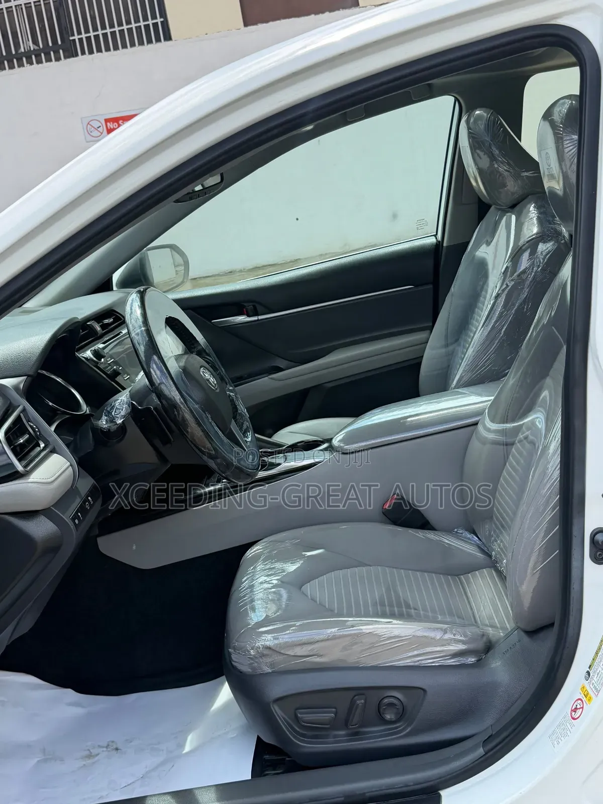 Toyota Camry SE (2.5L 4cyl 8A) 2019 White