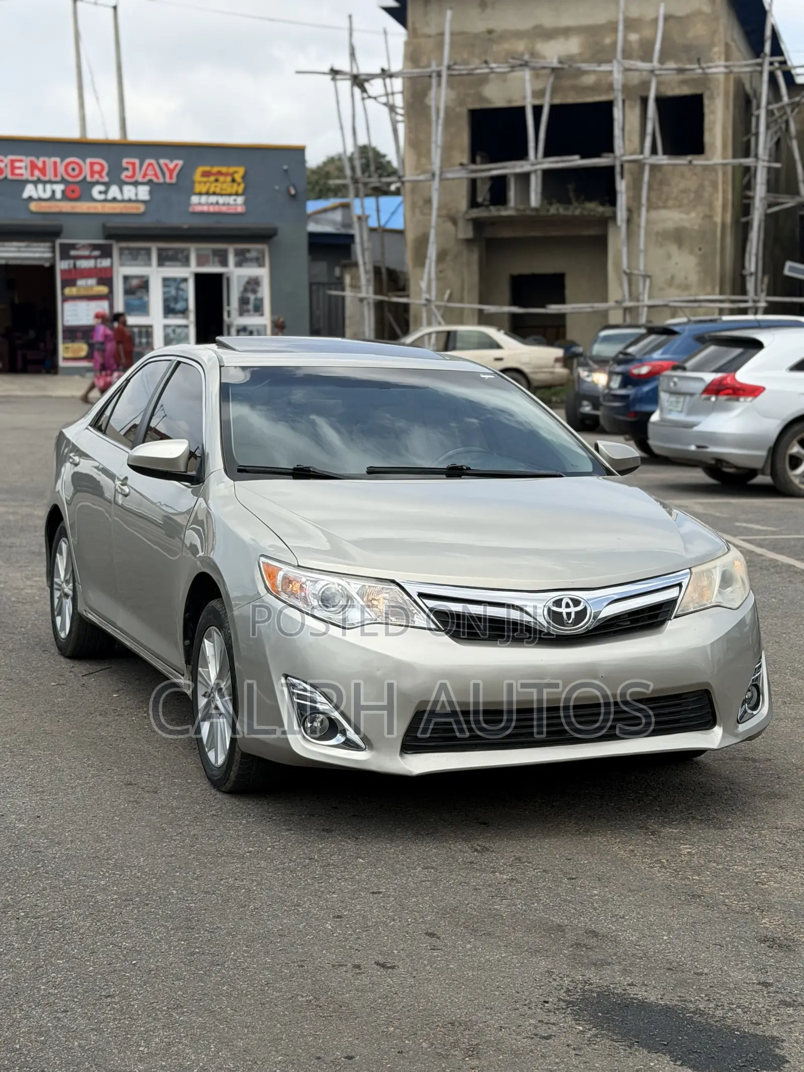 Toyota Camry XLE 4dr Sedan (3.5L 6cyl 6A) 2014 Gold