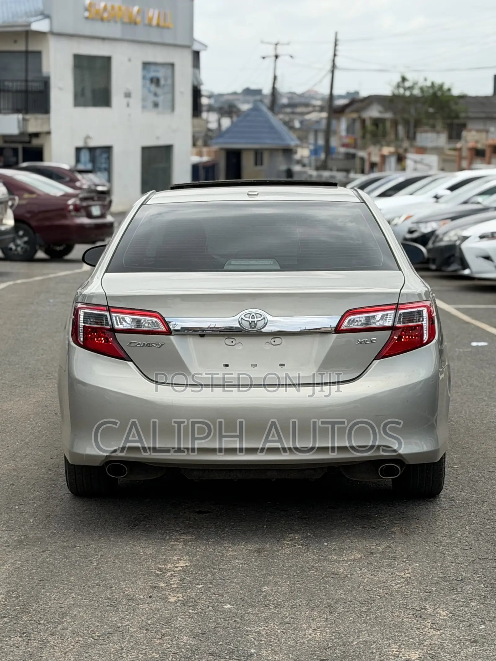 Toyota Camry XLE 4dr Sedan (3.5L 6cyl 6A) 2014 Gold
