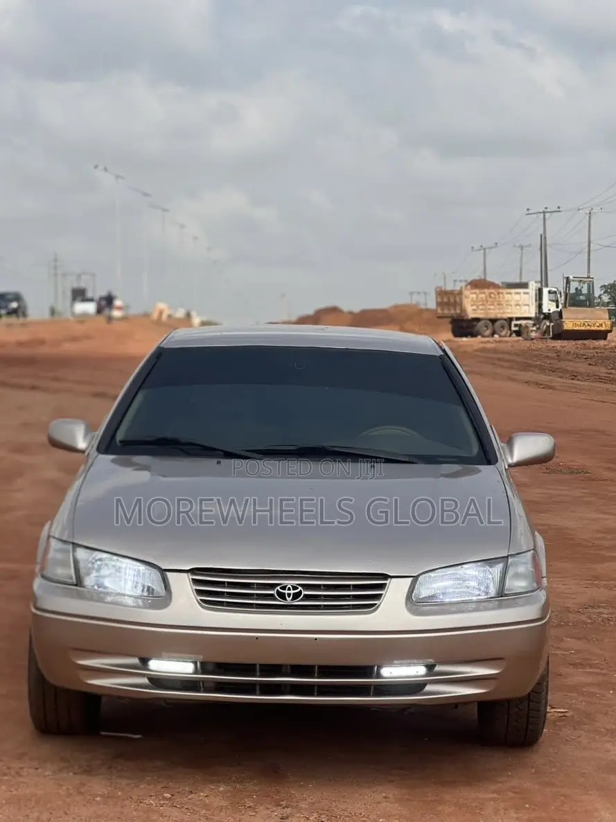 Toyota Camry Automatic 1999 Gold