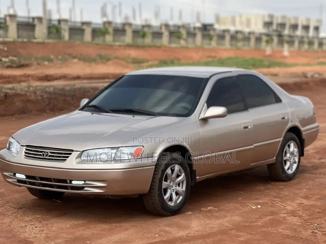 Toyota Camry Automatic 1999 Gold