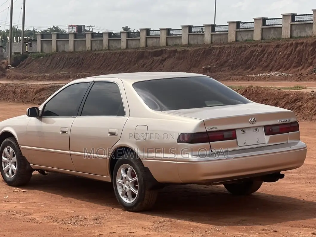 Toyota Camry Automatic 1999 Gold