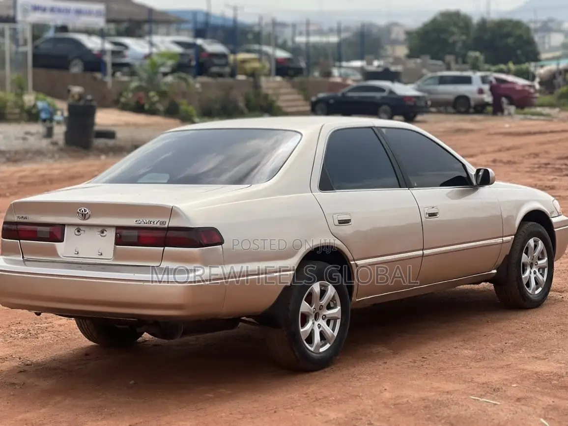 Toyota Camry Automatic 1999 Gold