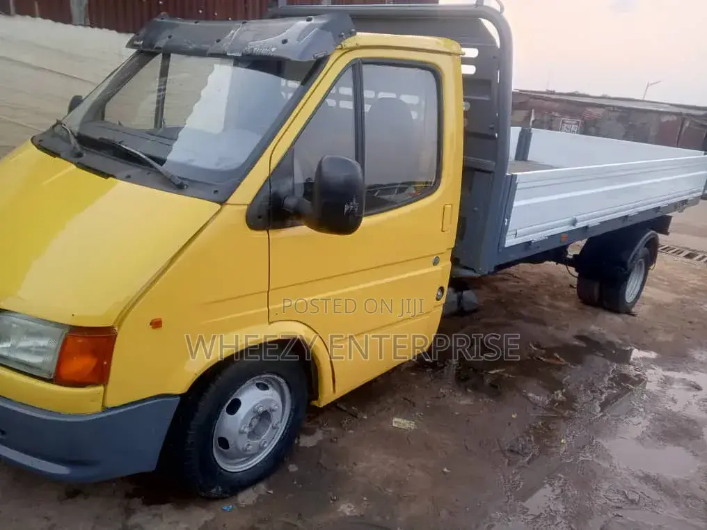 Ford E-150 1995 Yellow