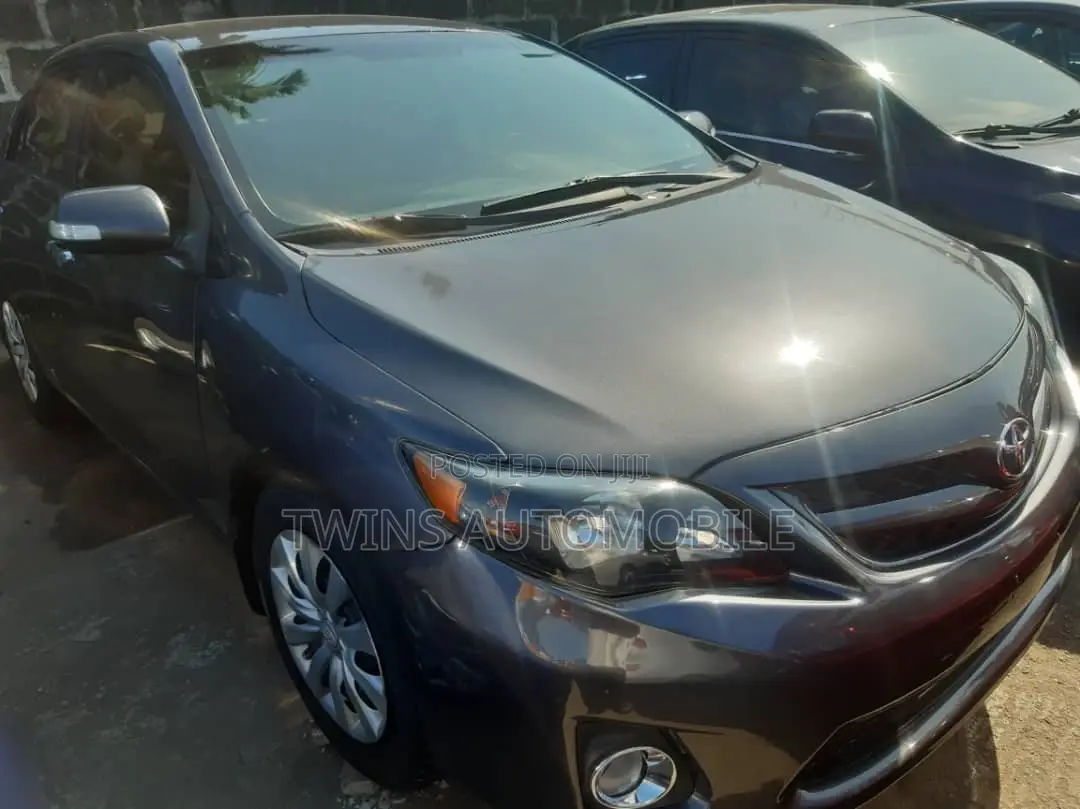 Toyota Corolla LE 4dr Sedan (1.8L 4cyl 4A) 2010 Gray