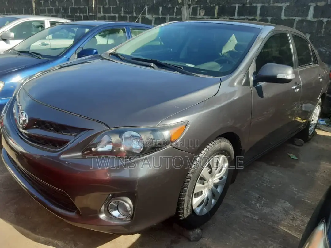 Toyota Corolla LE 4dr Sedan (1.8L 4cyl 4A) 2010 Gray
