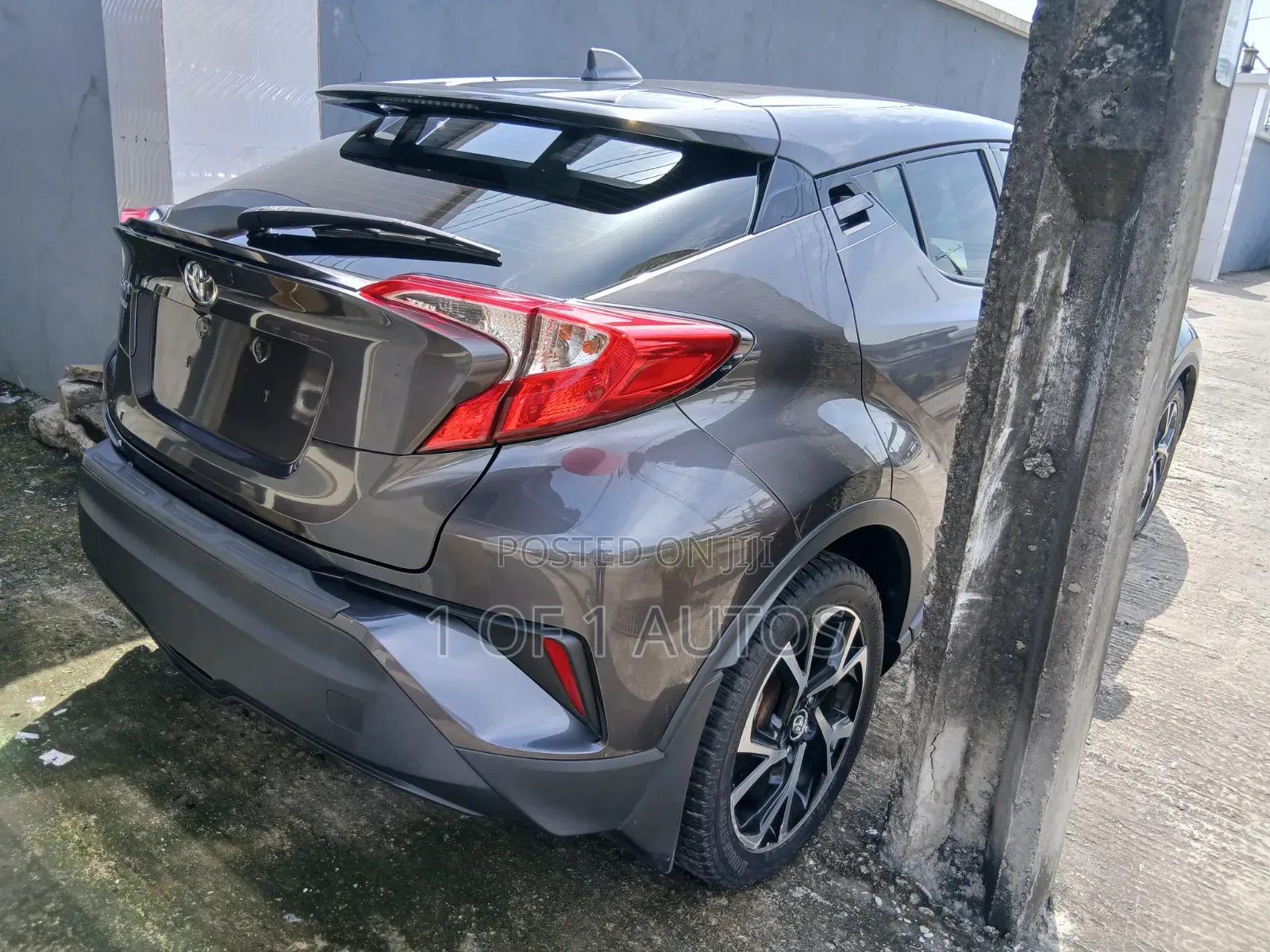 Toyota C-HR XLE FWD 2019 Gray