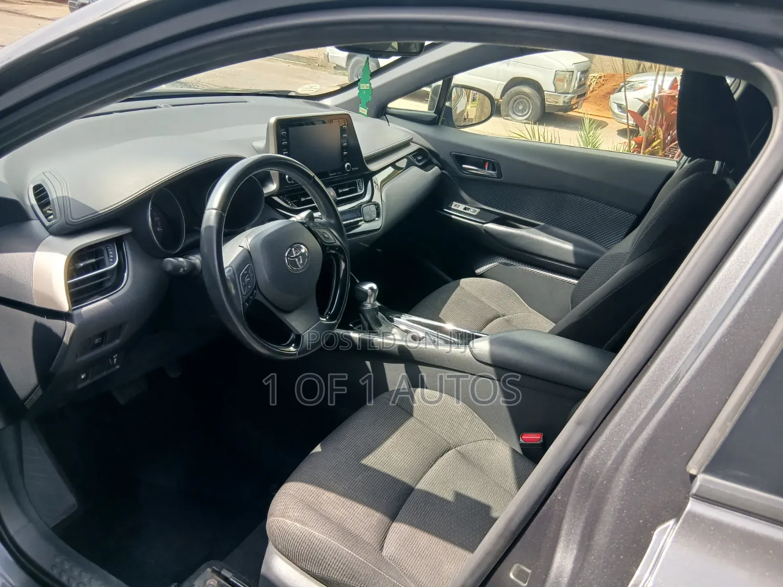 Toyota C-HR XLE FWD 2019 Gray