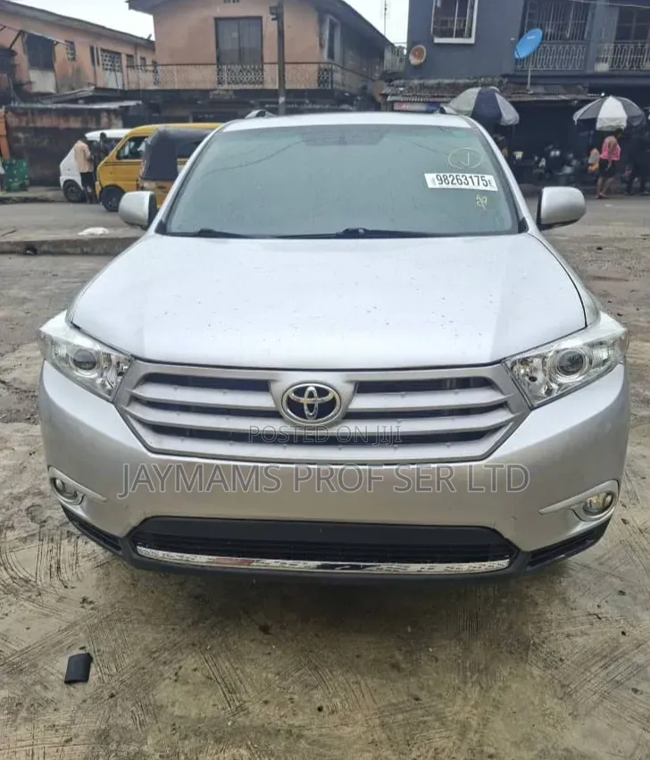 Toyota Highlander Limited 3.5l 4WD 2013 Silver