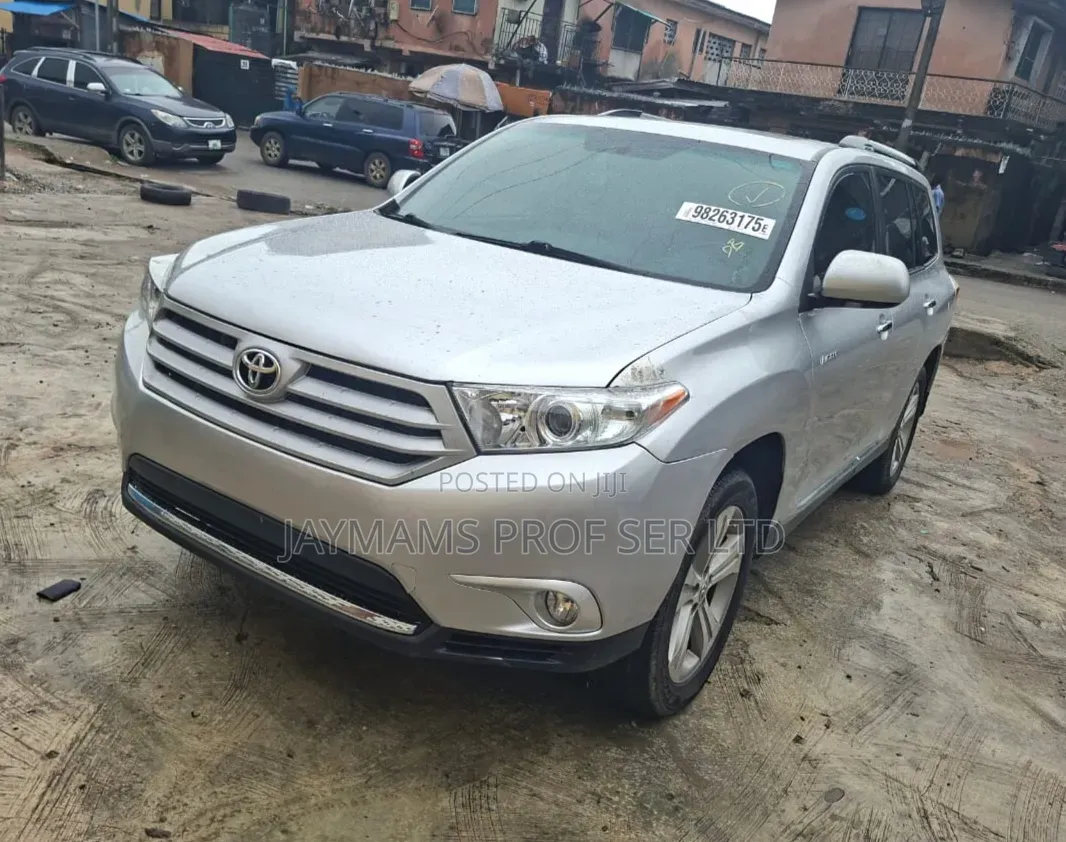 Toyota Highlander Limited 3.5l 4WD 2013 Silver