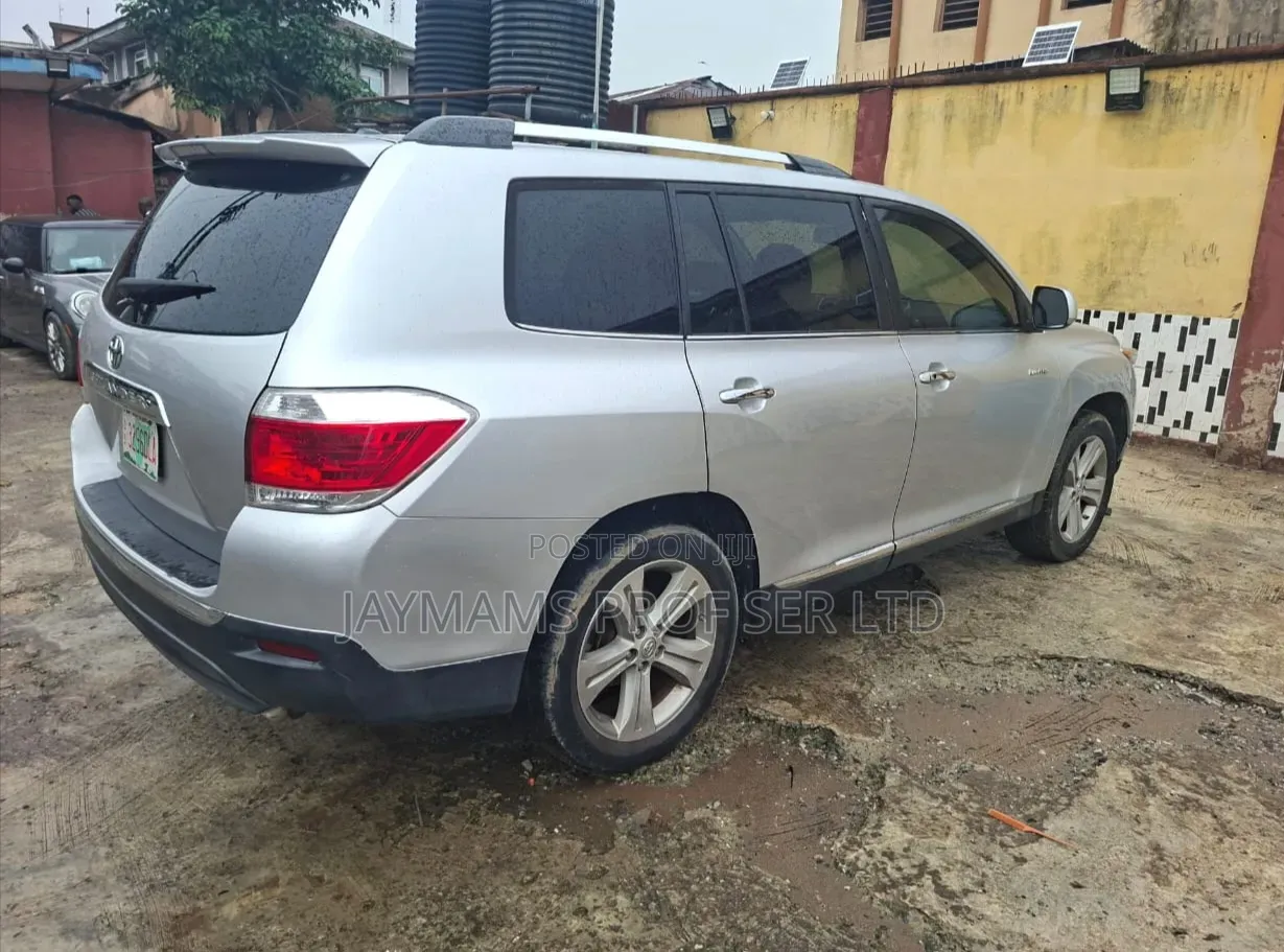 Toyota Highlander Limited 3.5l 4WD 2013 Silver