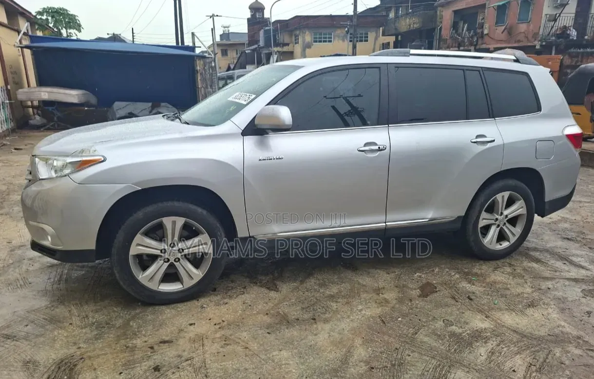 Toyota Highlander Limited 3.5l 4WD 2013 Silver