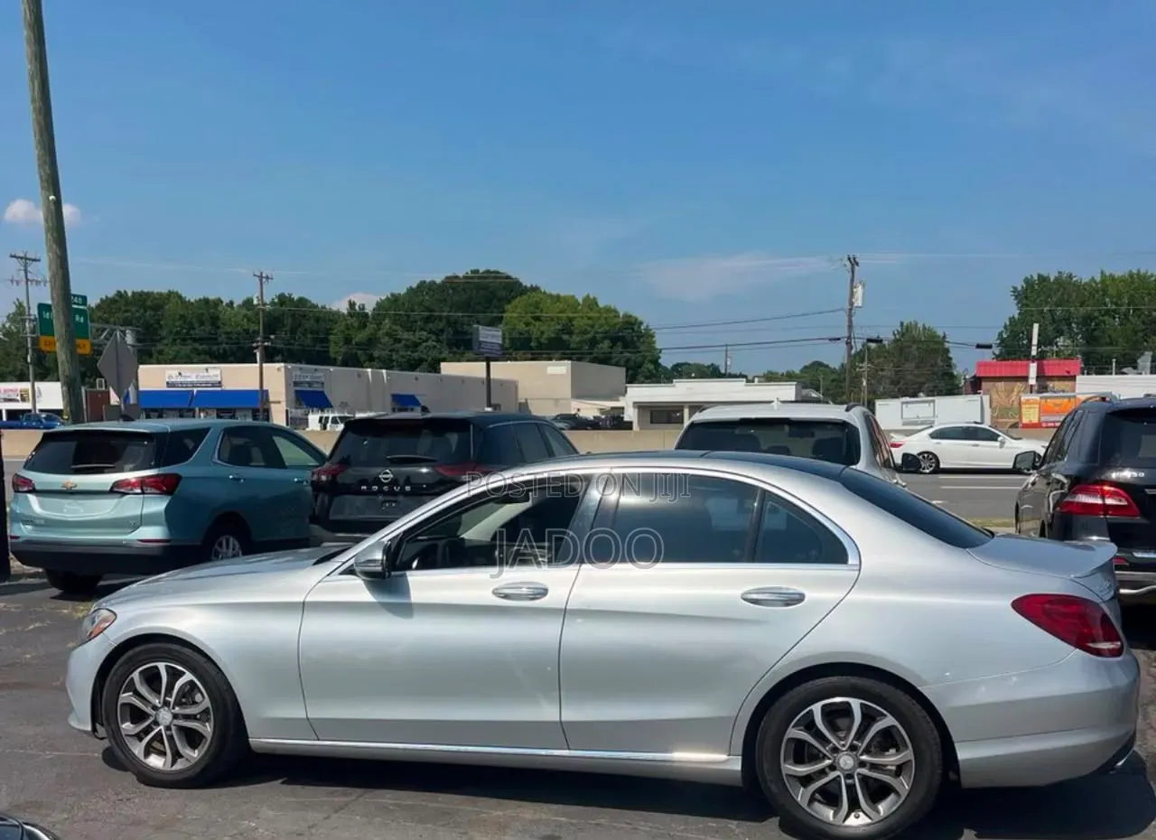 Mercedes-Benz C300 Luxury Sedan RWD (2.0L 4cyl 7A) 2017 Gray