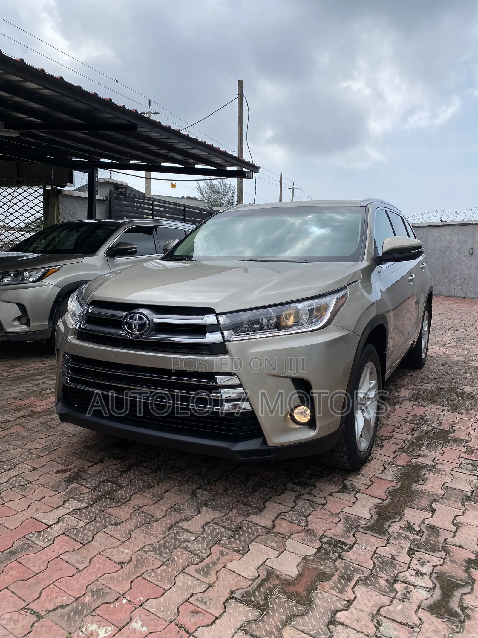 Toyota Highlander Limited 4dr SUV (3.5L 6cyl 6A) 2015 Gold