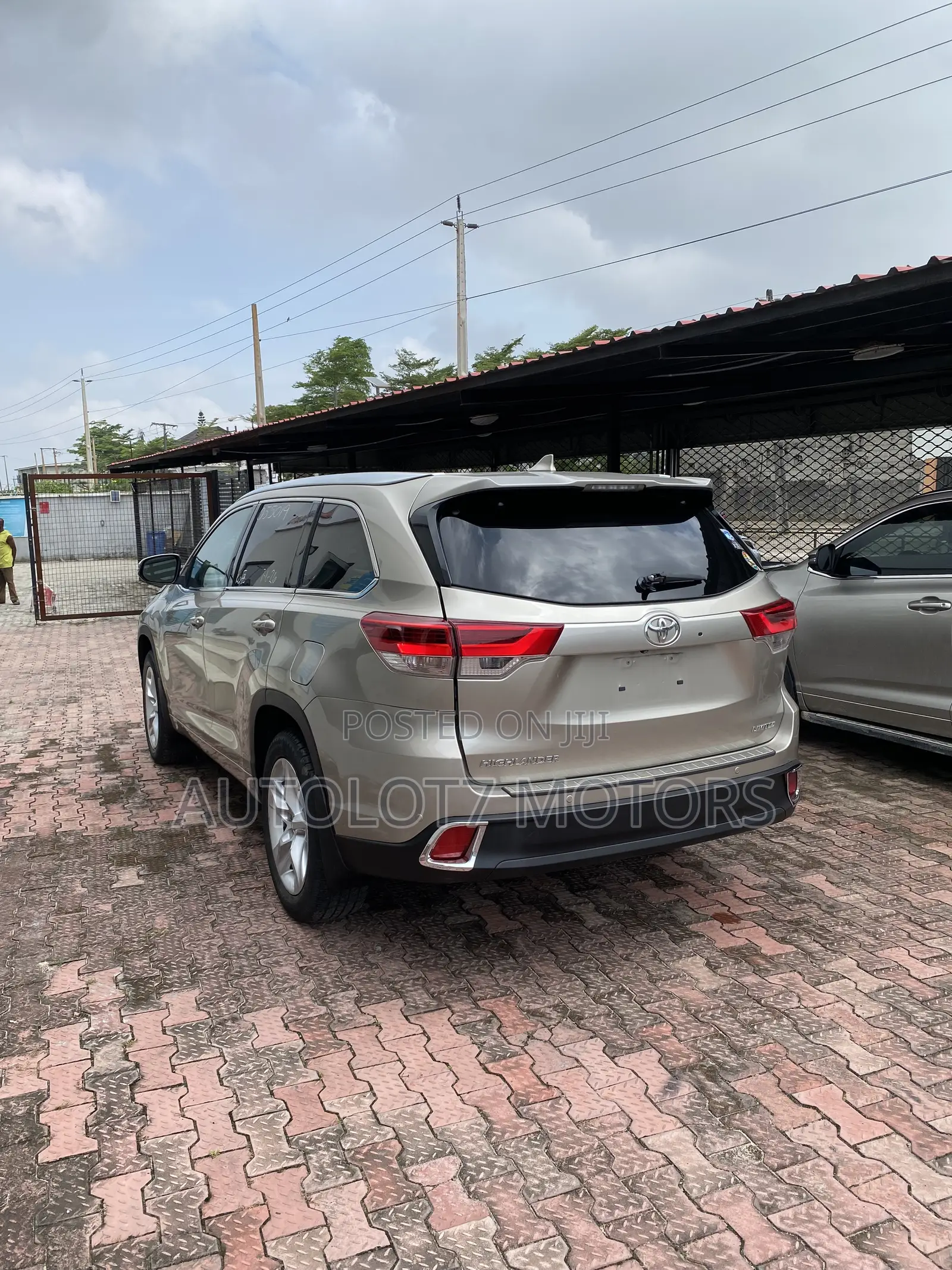 Toyota Highlander Limited 4dr SUV (3.5L 6cyl 6A) 2015 Gold
