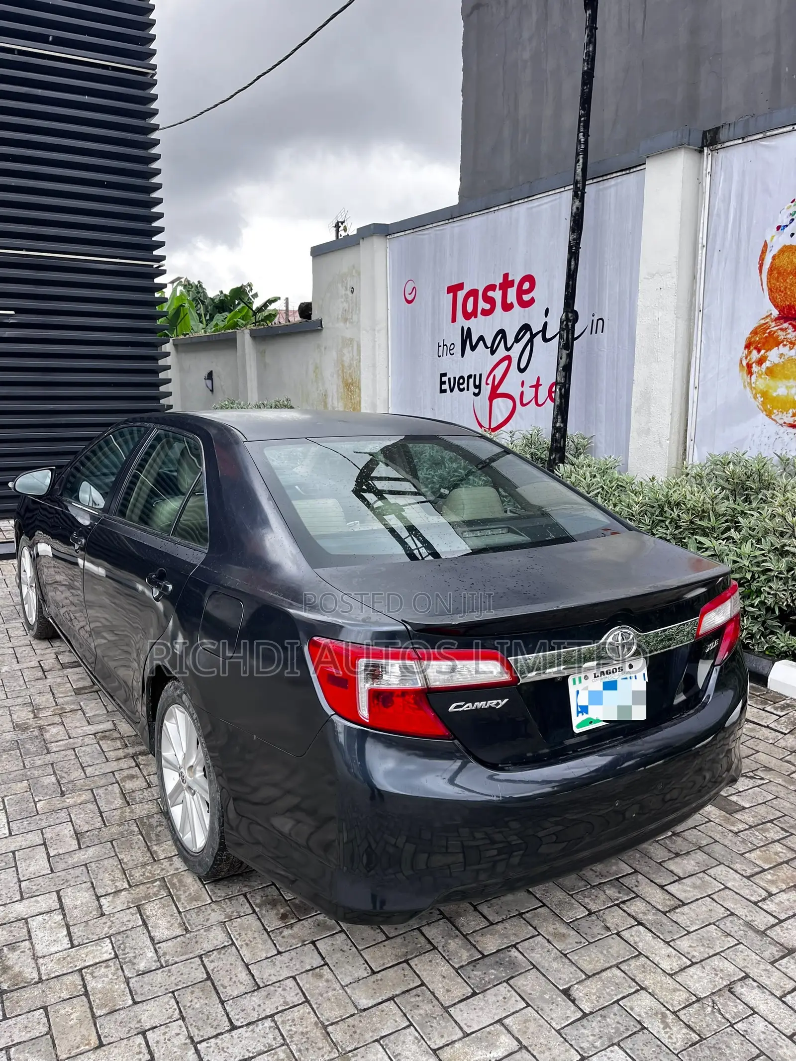 Toyota Camry XLE 4dr Sedan (2.5L 4cyl 6A) 2013 Blue