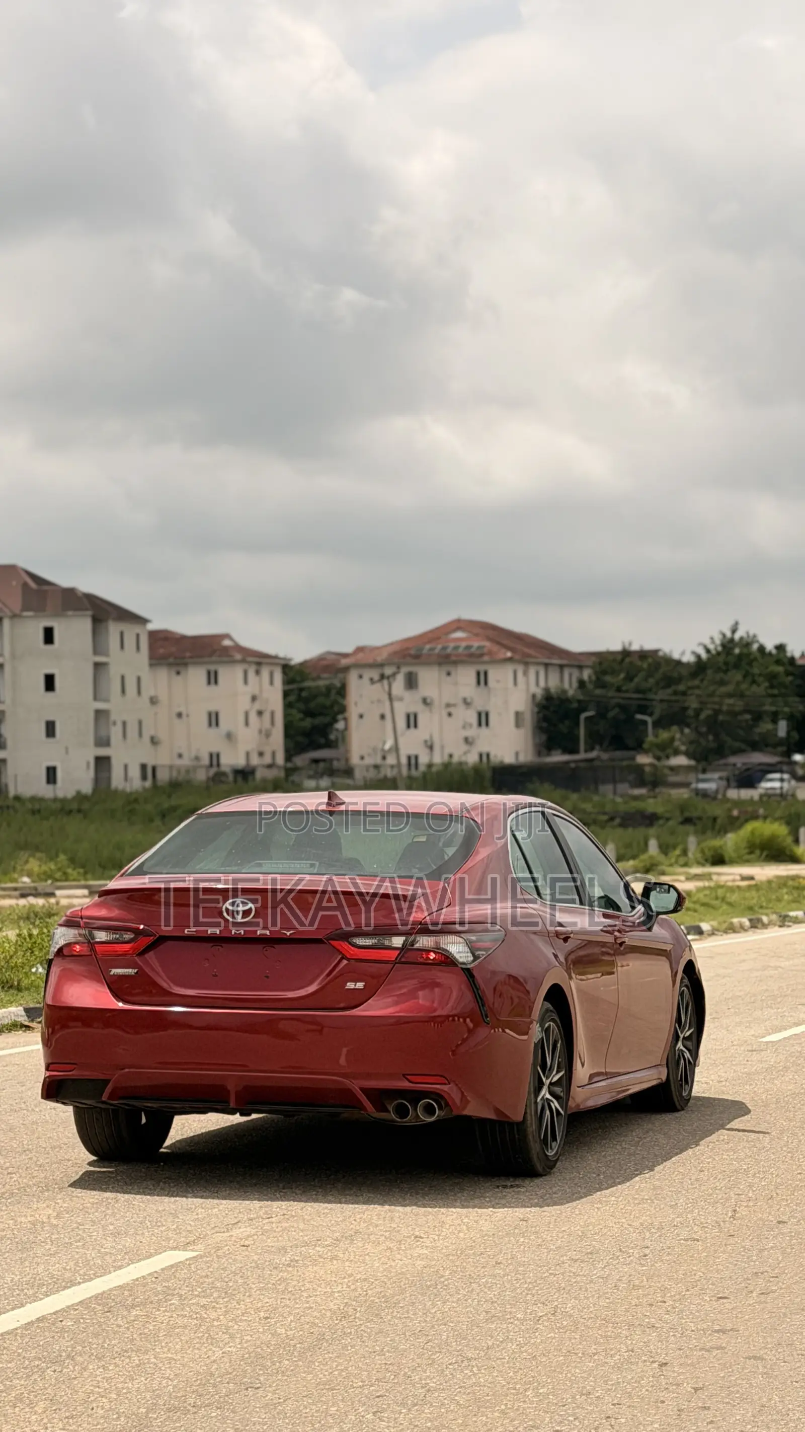 Toyota Camry SE 2023 Red