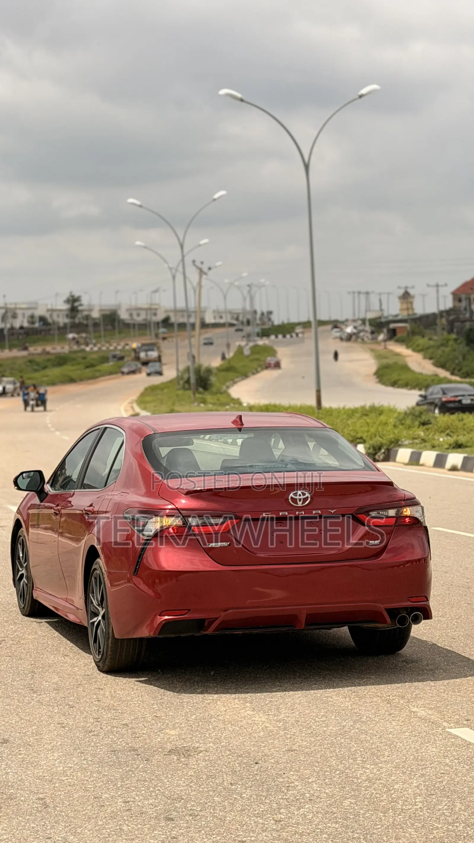 Toyota Camry SE 2023 Red