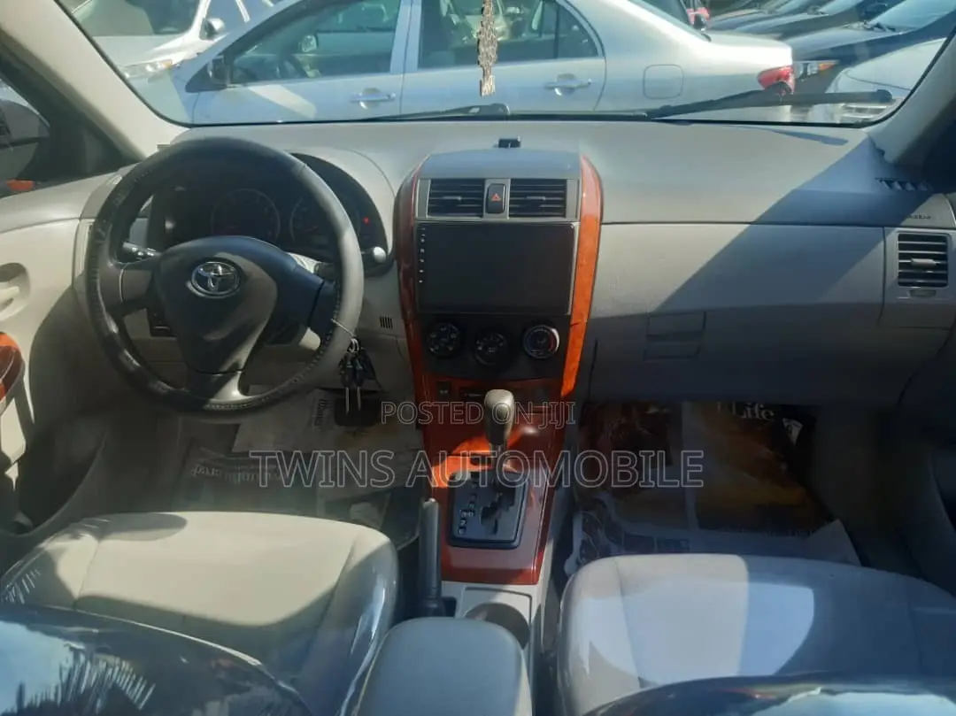 Toyota Corolla LE 4dr Sedan (1.8L 4 cyl 4A) 2009 Gray