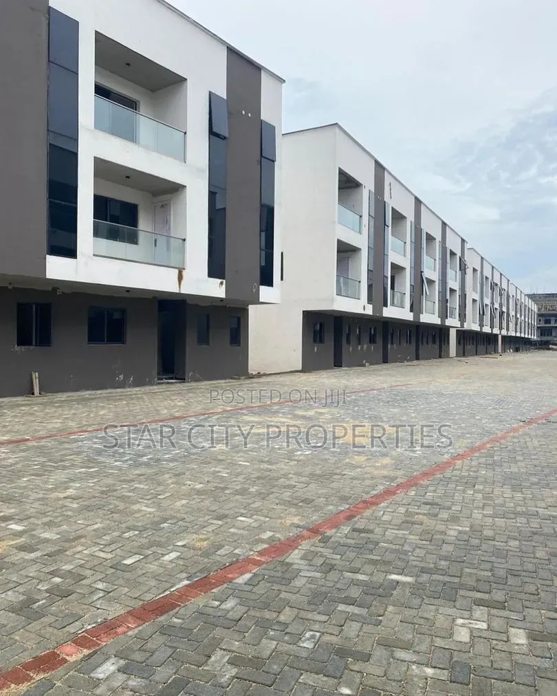 4bdrm Townhouse/Terrace in Lekki Phase 1 for sale