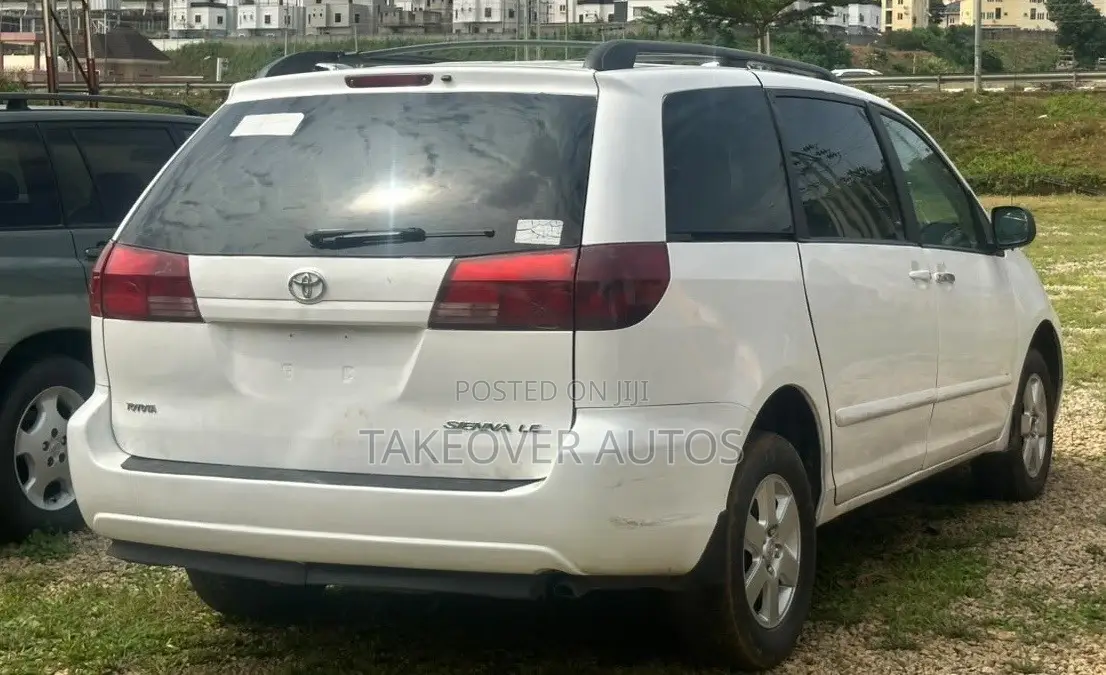Toyota Sienna 2005 White