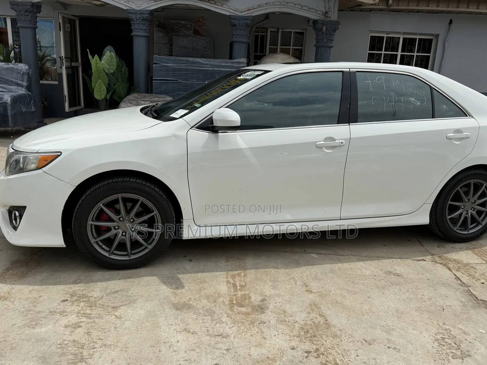 Toyota Camry SE V6 4dr Sedan (3.5L 6cyl 6A) 2012 White