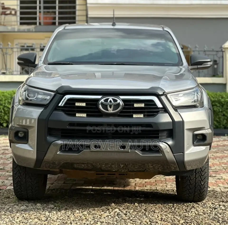 Toyota Hilux 2022 Gray