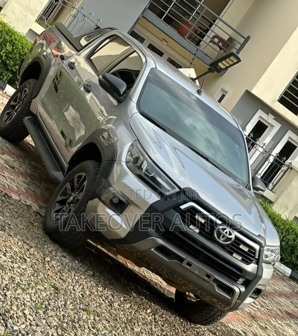 Toyota Hilux 2022 Gray