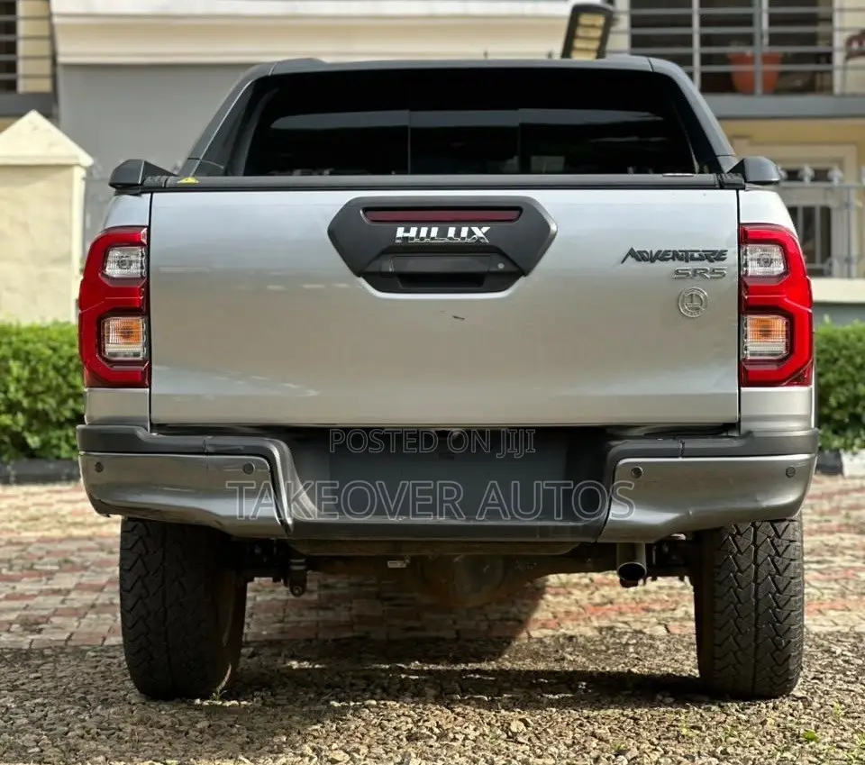 Toyota Hilux 2022 Gray