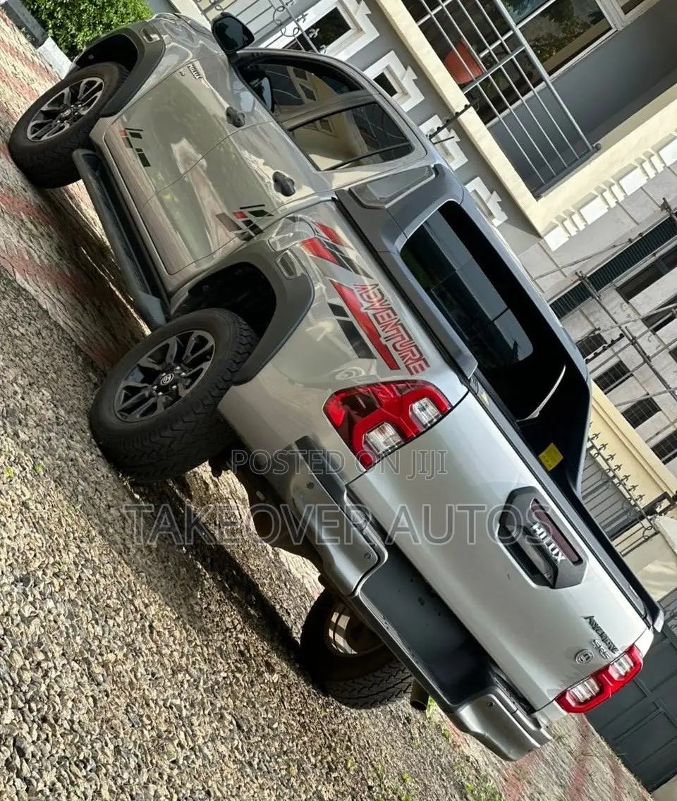 Toyota Hilux 2022 Gray
