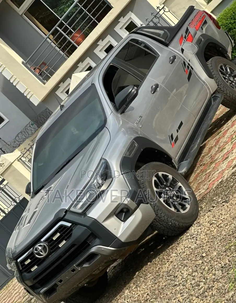 Toyota Hilux 2022 Gray