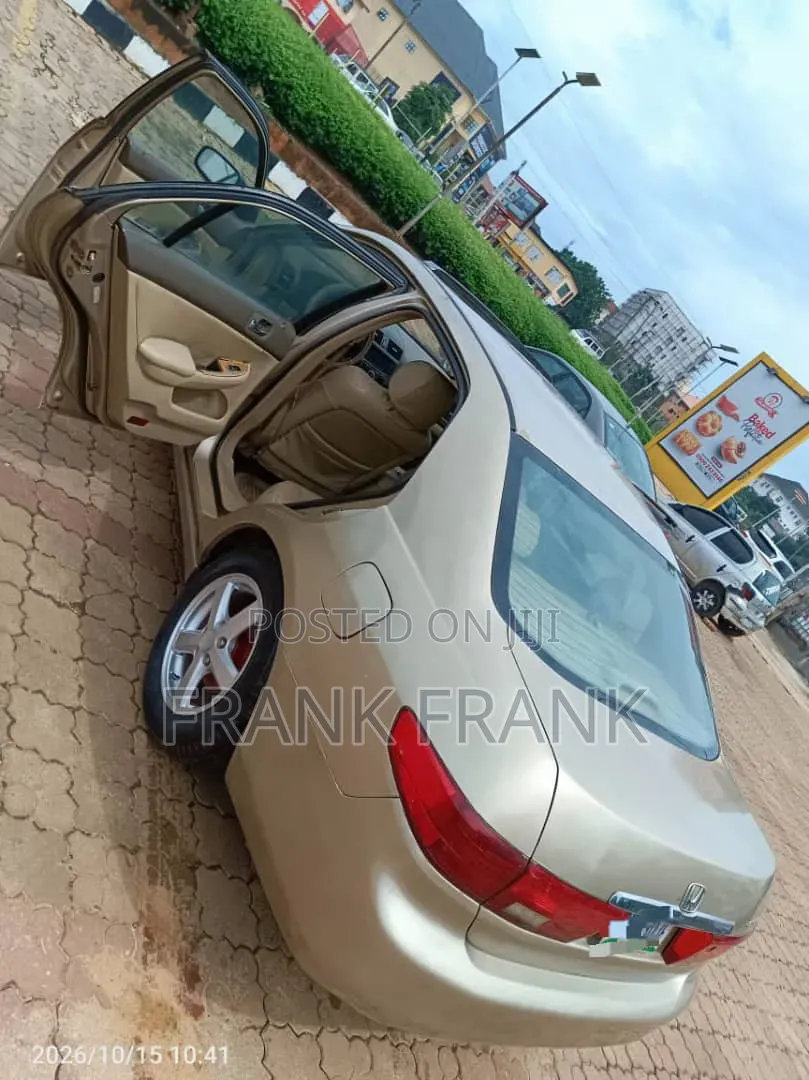 Honda Accord 2005 Gold