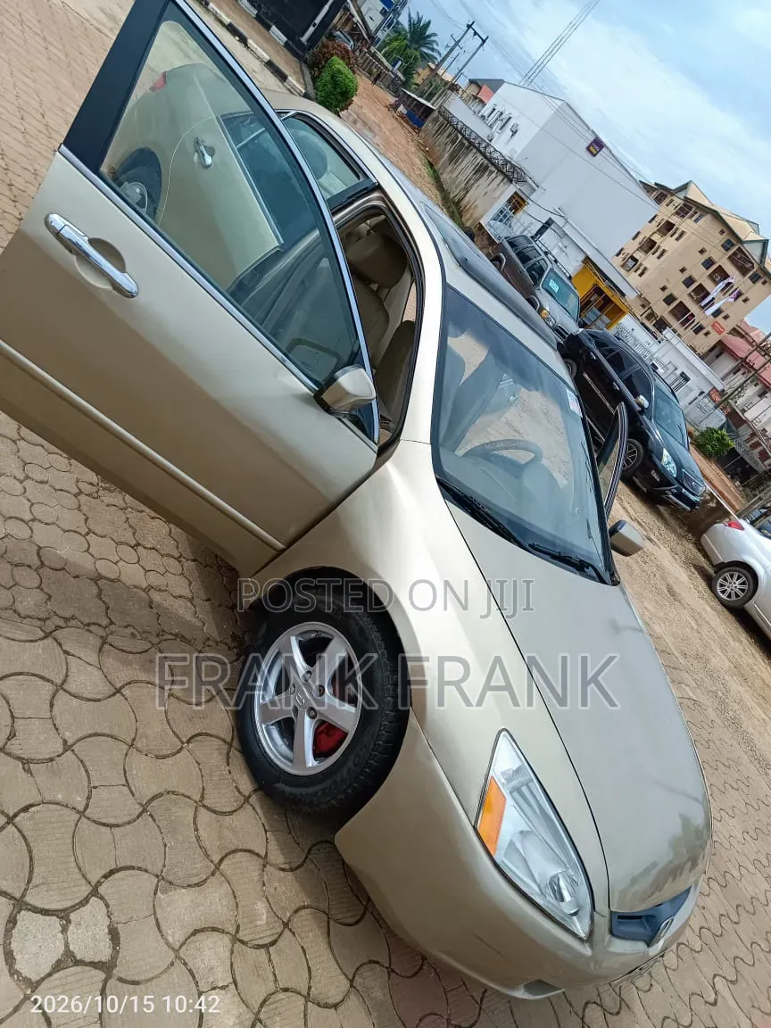 Honda Accord 2005 Gold