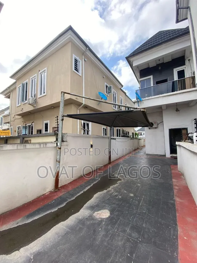 4bdrm Duplex in Chevron for rent