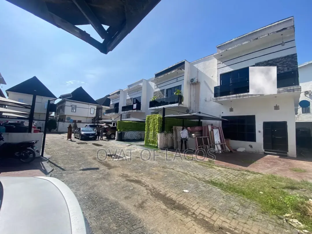 4bdrm Villa in Ikota for rent