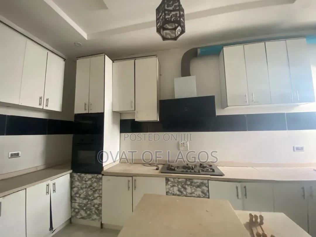 4bdrm Villa in Ikota for rent