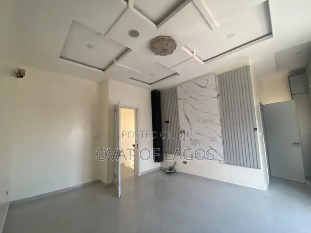 4bdrm Villa in Ikota for rent
