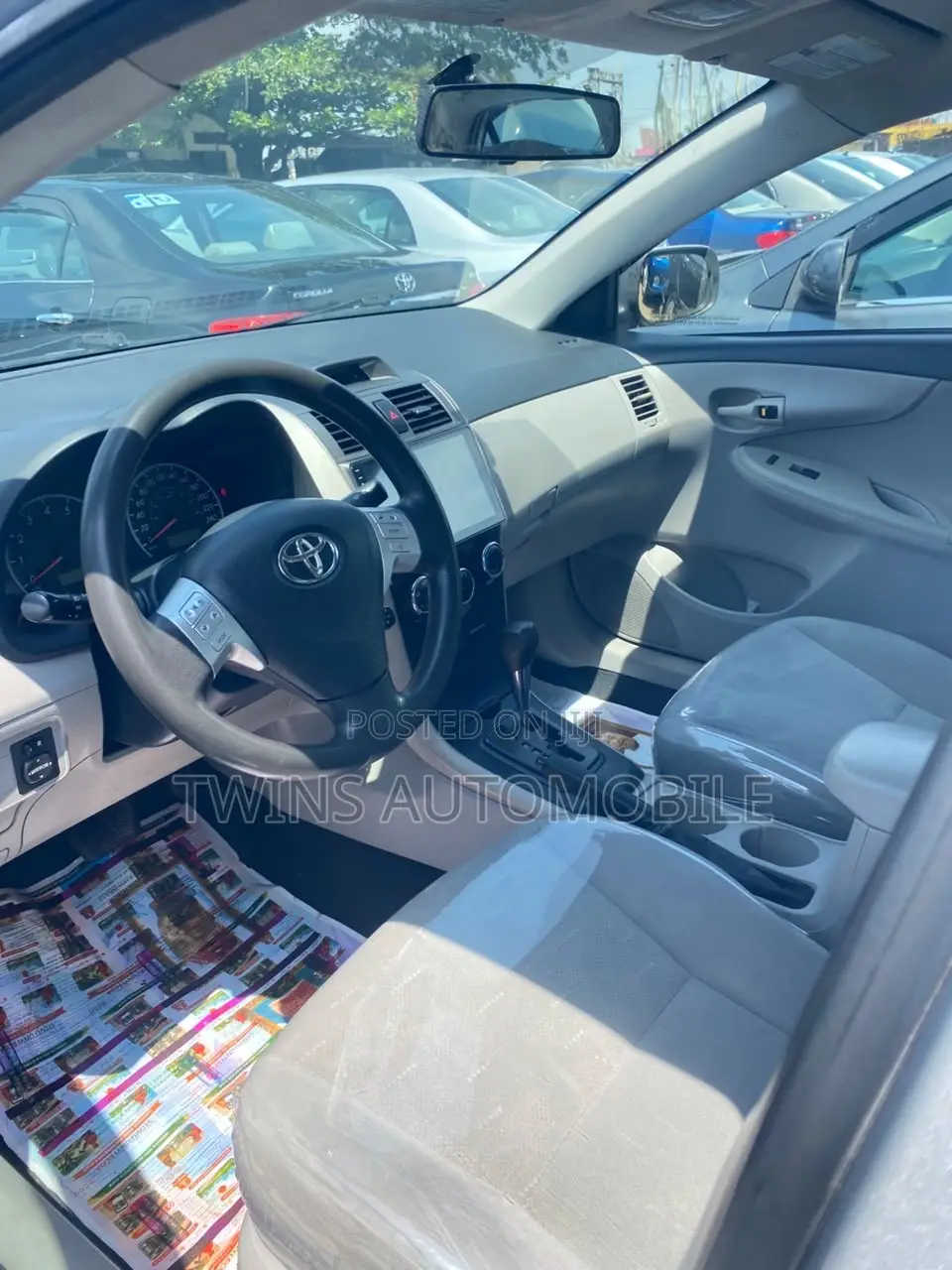 Toyota Corolla LE 4dr Sedan (1.8L 4cyl 4A) 2013 Silver