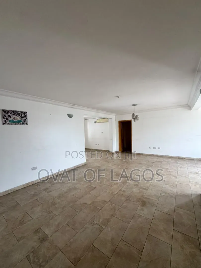 3bdrm Apartment in Lekki Phase 1 for rent