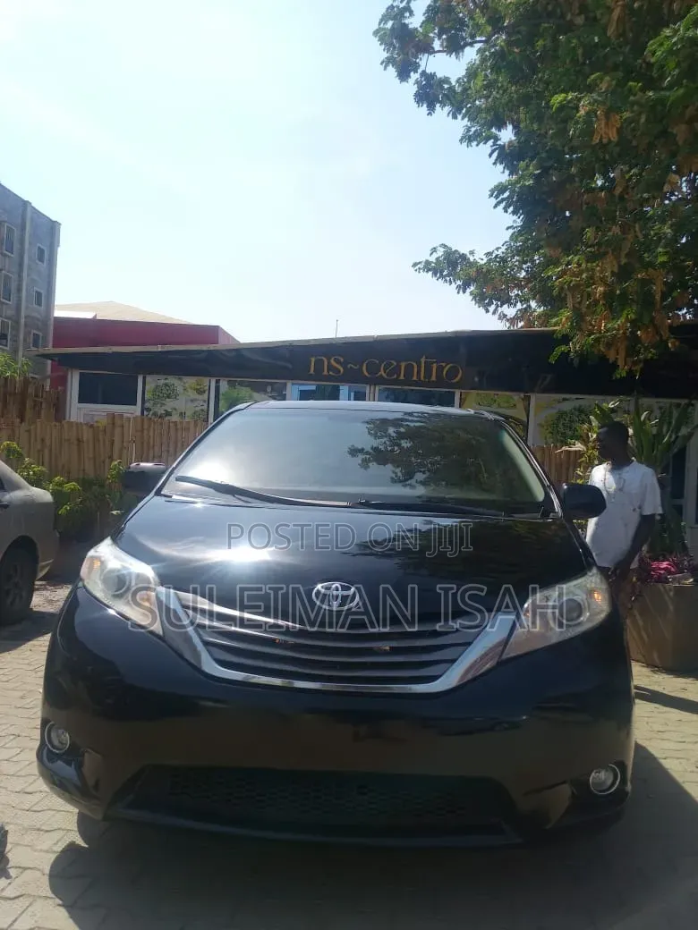 Toyota Sienna 2015 Black