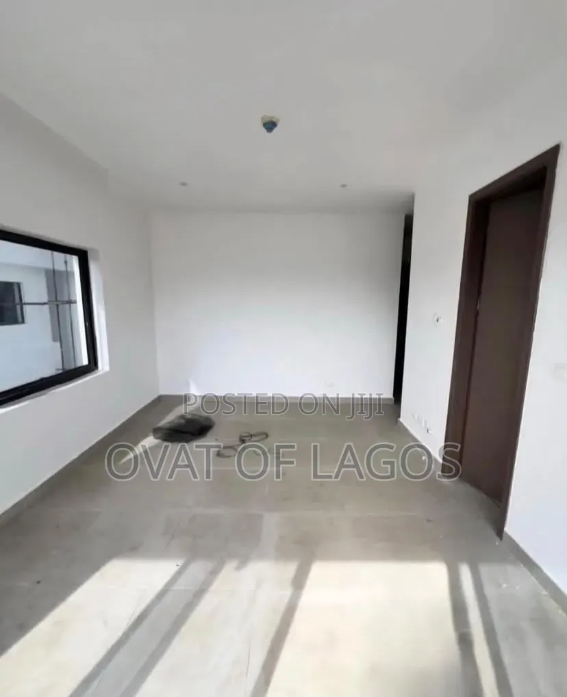 2bdrm Apartment in Lekki Phase 1 for rent