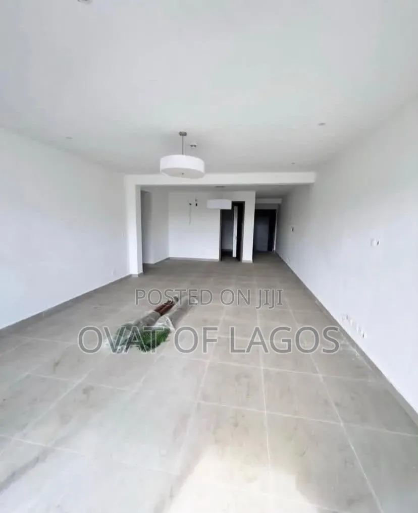 2bdrm Apartment in Lekki Phase 1 for rent