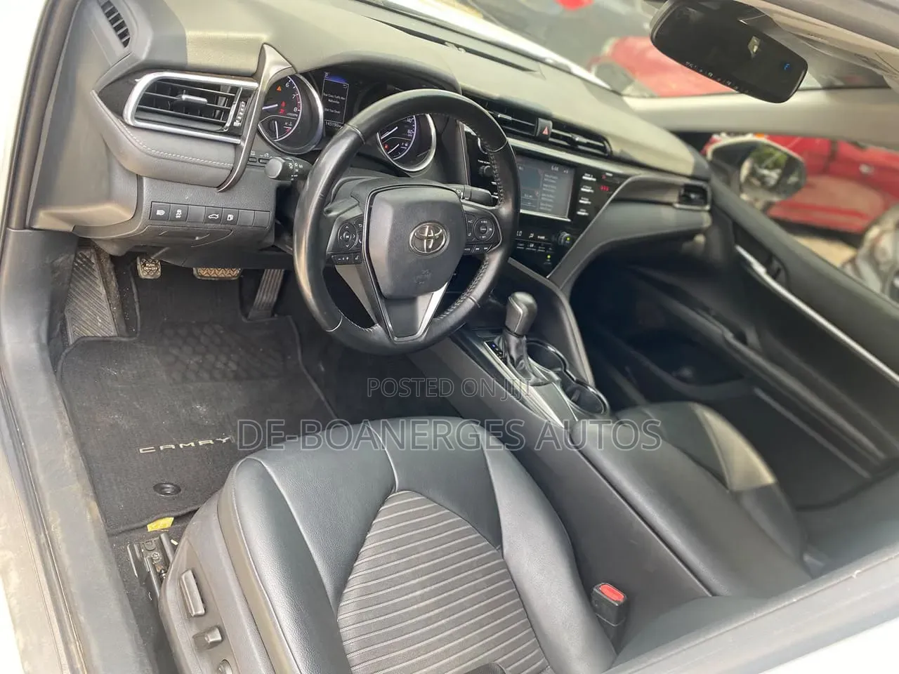 Toyota Camry SE (2.5L 4cyl 8A) 2019 White